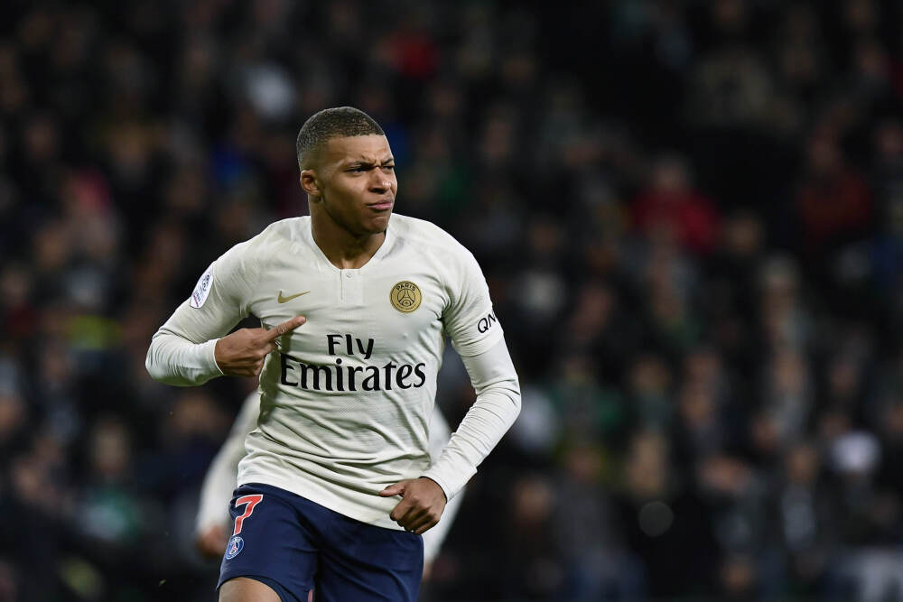 全球明星打卡名创优品背后：兴趣消费的全球化共振